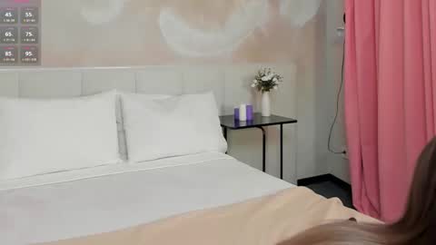 lizaloststar online show from 10-23-25, 02:11