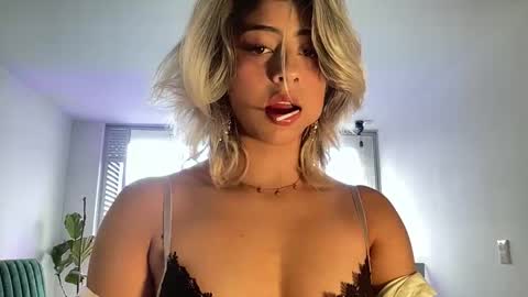 Lizeth online show from 10-27-25, 04:22