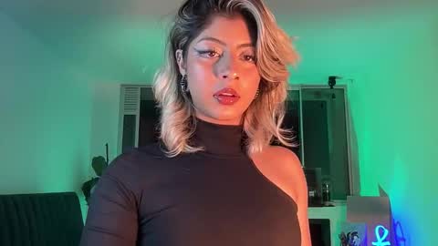 Lizeth online show from 10-30-25, 01:40