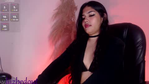 Snapshot of lizbedoutx chatting on 11-21-25, 01:32 lizbedoutx online show from 11-21-25, 01:32