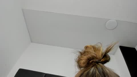 lizz_luna online show from 10-14-25, 03:57