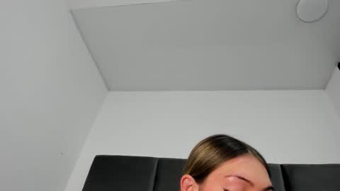 lizz_luna online show from 10-17-25, 03:47