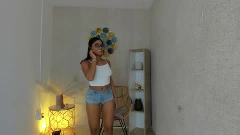 Snapshot of lizzakennedy chatting on 12-16-25, 12:10 Lizza online show from 12-16-25, 12:10