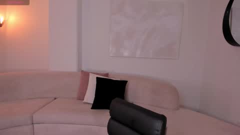 Snapshot of lizzcooper_ chatting on 10-19-25, 11:16 Lizz online show from 10-19-25, 11:16