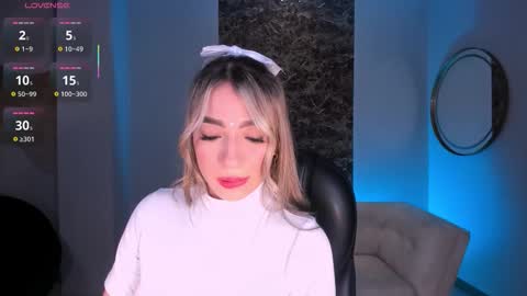 Snapshot of lizzcooper_ chatting on 11-12-25, 04:02 Lizz online show from 11-12-25, 04:02