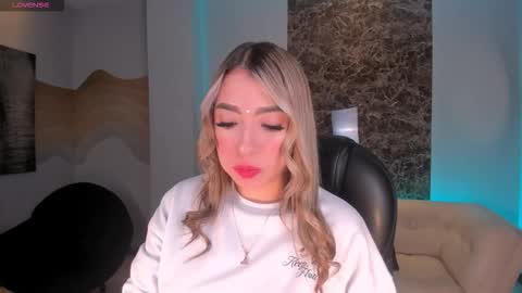 Snapshot of lizzcooper_ chatting on 11-14-25, 04:22 Lizz online show from 11-14-25, 04:22