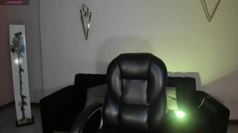 Lizz online show from 11-25-25, 03:28