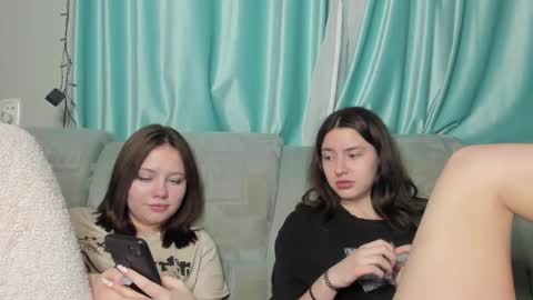 lizzi_muur online show from 01-25-25, 06:13