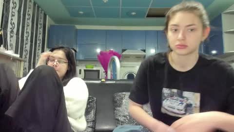 lizzi_muur online show from 03-06-25, 05:00