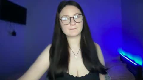 Snapshot of locaalis1 chatting on 10-21-25, 11:22 locaalis1 online show from 10-21-25, 11:22