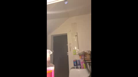 Snapshot of loccoparis chatting on 02-18-26, 07:32 loccoparis online show from 02-18-26, 07:32