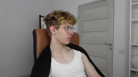 LOGAN FRASER online show from 10-05-25, 12:25