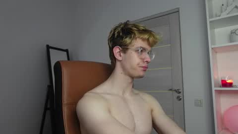 LOGAN FRASER online show from 10-11-25, 05:28