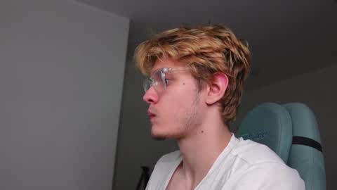 LOGAN FRASER online show from 10-30-25, 04:08