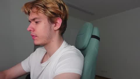 LOGAN FRASER online show from 11-01-25, 02:30