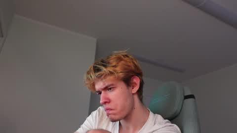 LOGAN FRASER online show from 11-13-25, 01:54