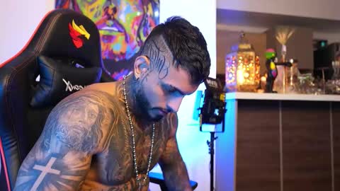 logan_hugh8 online show from 10-13-25, 11:27