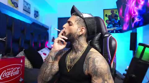 logan_hugh8 online show from 03-01-26, 12:40