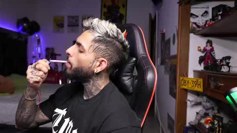 logan_hugh8 online show from 04-09-26, 06:19