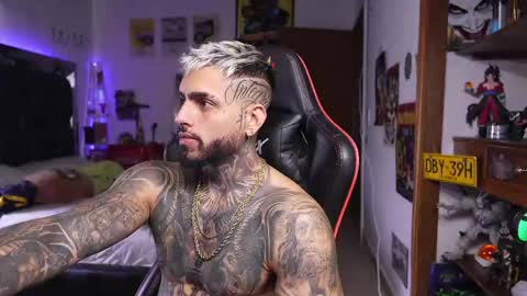 logan_hugh8 online show from 04-14-26, 03:29