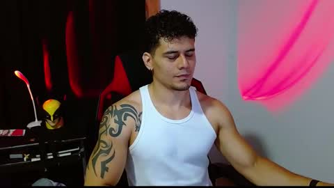 Snapshot of loganandrwz chatting on 02-21-26, 01:06 Loganandrwz online show from 02-21-26, 01:06