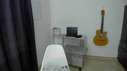 Snapshot of loganhot22 chatting on 01-11-25, 09:36 Logan online show from 01-11-25, 09:36