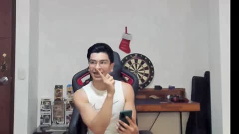 Snapshot of logannick chatting on 01-20-25, 07:47 Logan online show from 01-20-25, 07:47