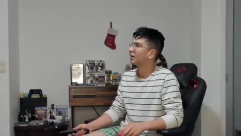 Snapshot of logannick chatting on 02-14-25, 08:10 Logan online show from 02-14-25, 08:10