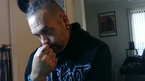 Snapshot of loganreaves69 chatting on 12-15-24, 04:26 Logan Reaves online show from 12-15-24, 04:26