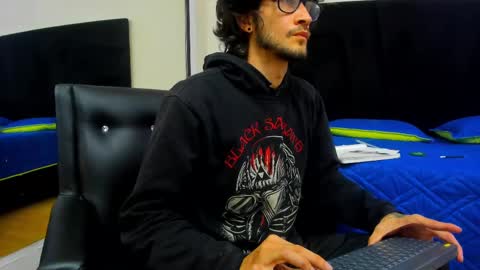 Loggan online show from 02-05-25, 02:08
