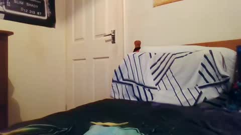 Snapshot of logmog chatting on 12-19-24, 01:50 Logmog online show from 12-19-24, 01:50