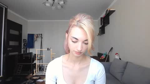 Amelia online show from 09-28-25, 10:09