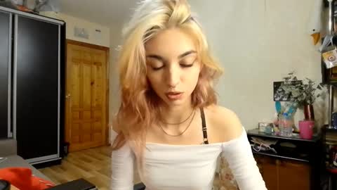 Amelia online show from 10-07-25, 12:19