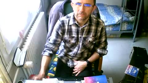 Snapshot of lokoum39 chatting on 12-03-24, 11:33 lokoum39 online show from 12-03-24, 11:33