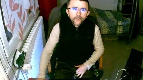 Snapshot of lokoum39 chatting on 12-10-24, 04:17 lokoum39 online show from 12-10-24, 04:17