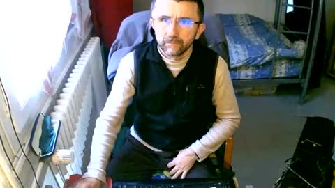 Snapshot of lokoum39 chatting on 12-11-24, 11:19 lokoum39 online show from 12-11-24, 11:19