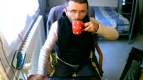 Snapshot of lokoum39 chatting on 12-12-24, 11:18 lokoum39 online show from 12-12-24, 11:18