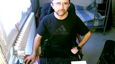 Snapshot of lokoum39 chatting on 12-28-24, 03:37 lokoum39 online show from 12-28-24, 03:37