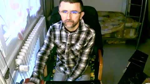 Snapshot of lokoum39 chatting on 01-31-25, 04:06 lokoum39 online show from 01-31-25, 04:06