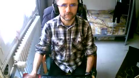 Snapshot of lokoum39 chatting on 02-11-25, 11:21 lokoum39 online show from 02-11-25, 11:21