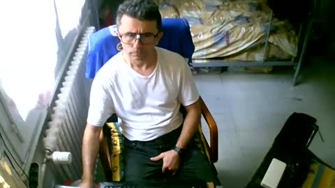Snapshot of lokoum39 chatting on 09-16-25, 11:33 lokoum39 online show from 09-16-25, 11:33