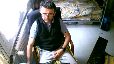 Snapshot of lokoum39 chatting on 09-21-25, 10:28 lokoum39 online show from 09-21-25, 10:28