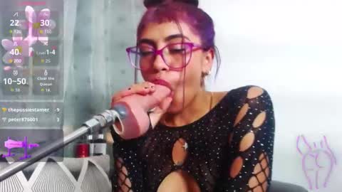 Snapshot of lola_benz chatting on 09-11-25, 07:47 layla online show from 09-11-25, 07:47