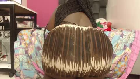 Snapshot of lola_honney chatting on 02-14-25, 12:03 lola_honney online show from 02-14-25, 12:03