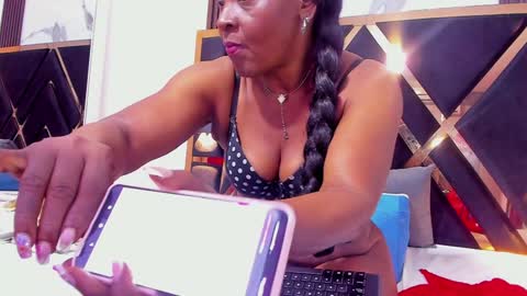 Lola online show from 01-04-25, 04:54