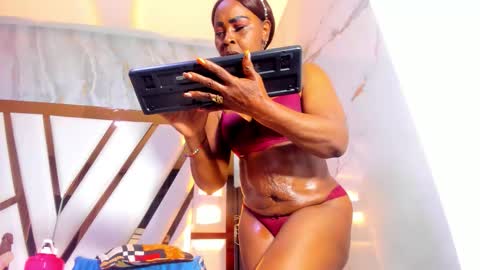 Lola online show from 11-09-25, 12:03