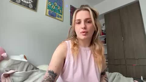 lolaa555 online show from 04-01-26, 07:00