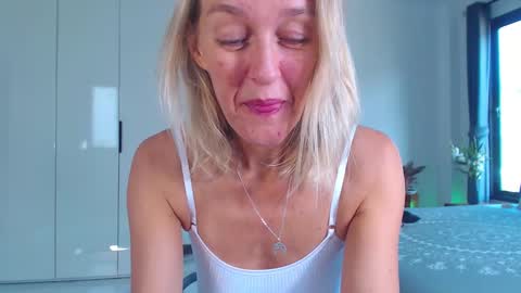 Lola online show from 01-11-26, 01:43