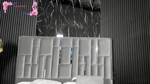 Lola Angel online show from 10-16-25, 08:10