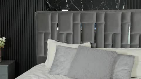 Lola Angel online show from 12-18-25, 08:48